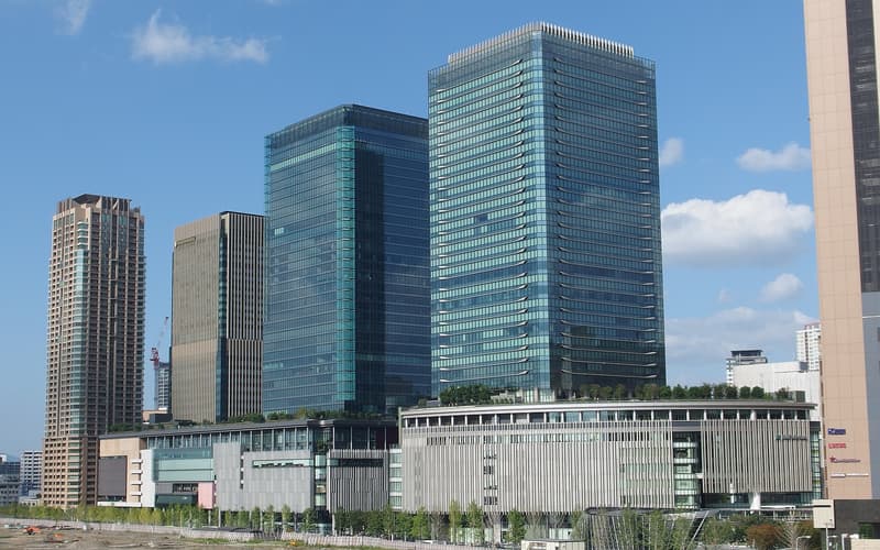 Tours de verre et complexe commercial Grand Front Osaka près de la gare d'Osaka