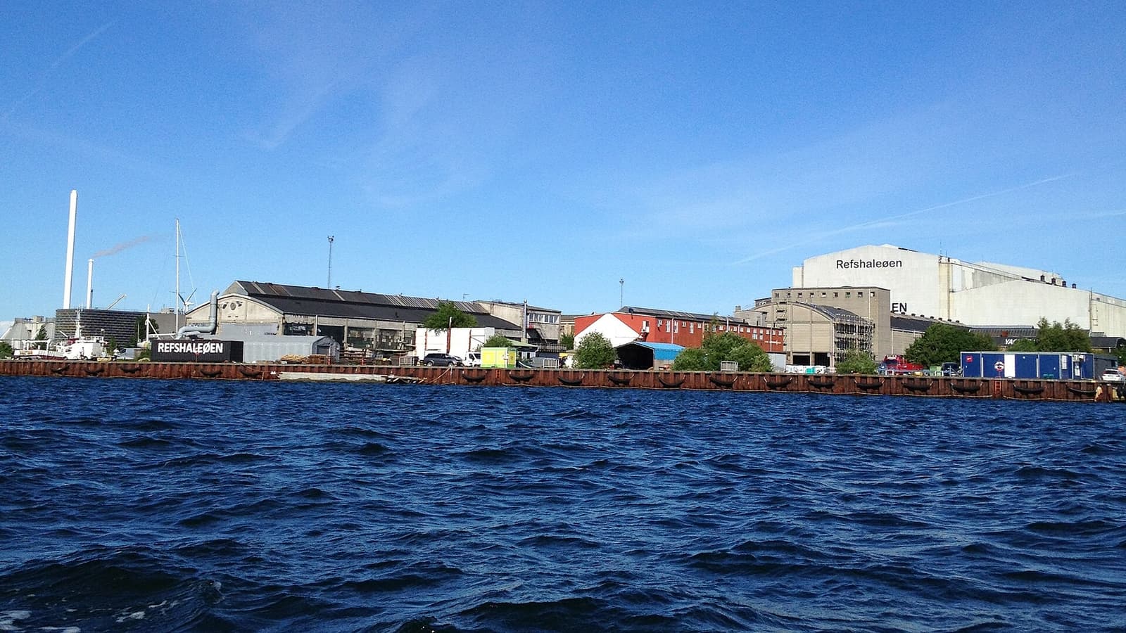 Anciens hangars du chantier naval de Refshaleøen vus depuis le port de Copenhague