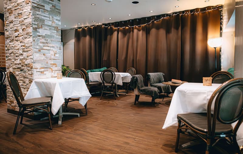 Comedor de un bistró de Liverpool con cocina abierta junto a las calles de Ropewalks